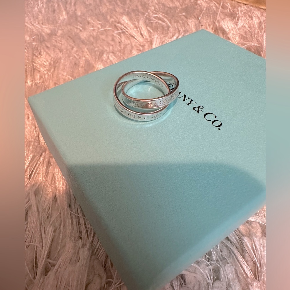 Tiffany & Co. Tiffany 1837 interlocking circles ring